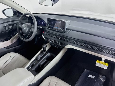 Used 2025 Honda Accord SE image 35