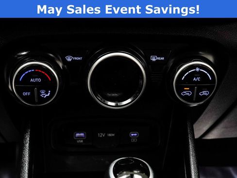 Used 2023 Hyundai Venue SEL FWD image 19