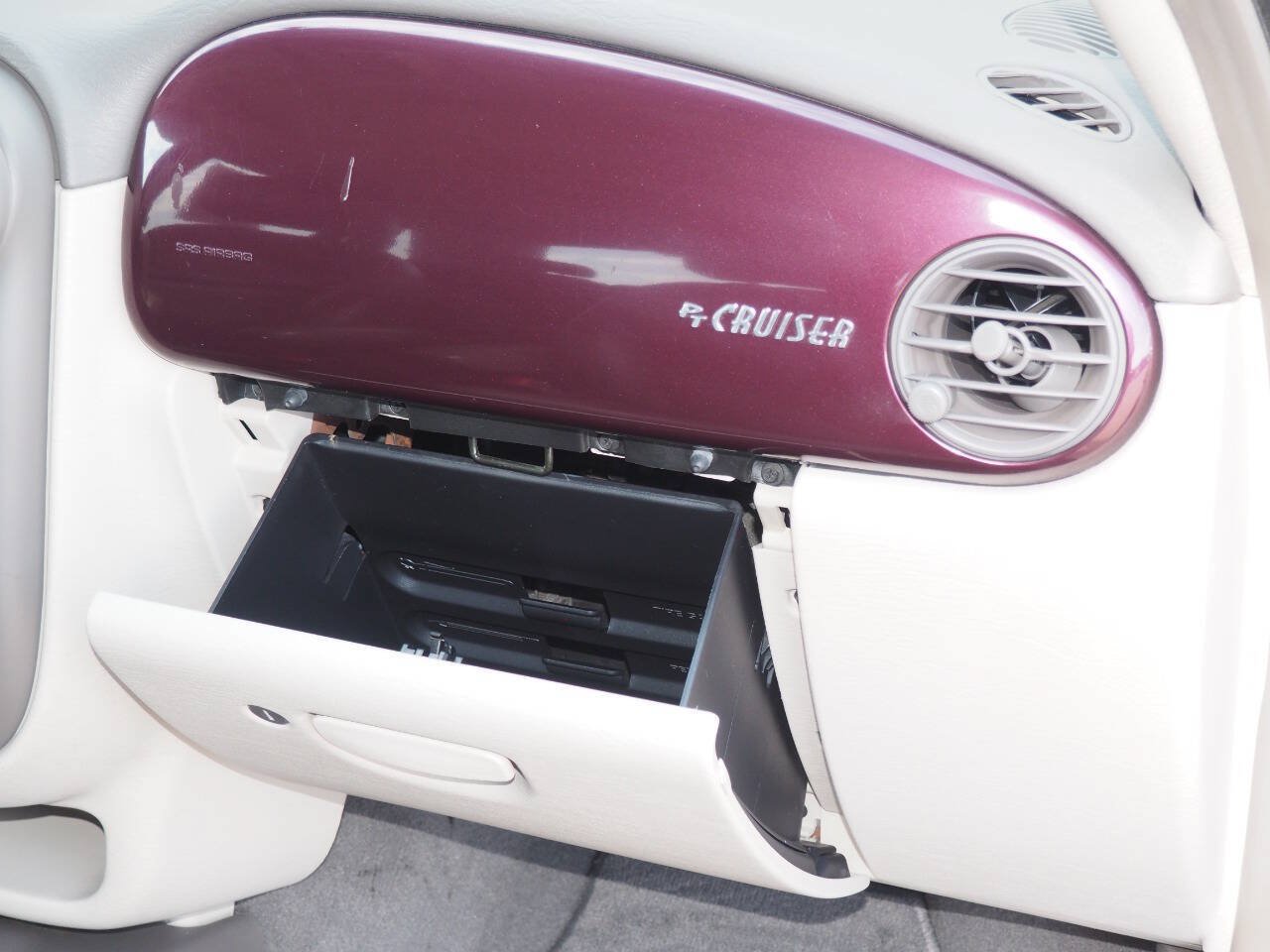 Used 2002 Chrysler PT Cruiser Limited FWD image 11