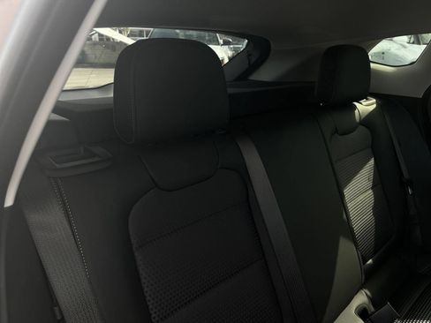 Used 2025 Chevrolet Trax LT w/ LT Convenience Package FWD image 40