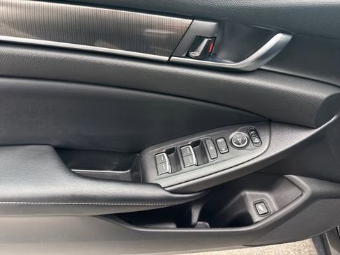Used 2018 Honda Accord Sport image 9