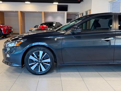 Used 2022 Nissan Altima 2.5 SV w/ SV Premium Package FWD image 8