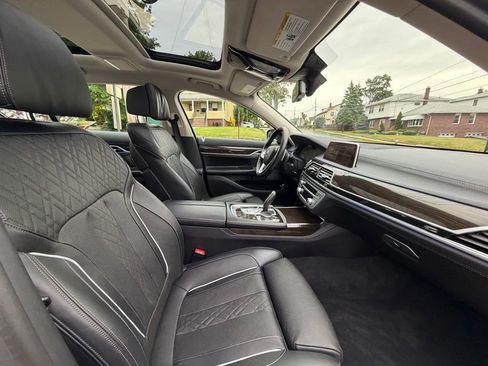 Used 2020 BMW 750i xDrive AWD/4WD image 16