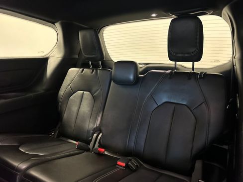 Used 2025 Chrysler Pacifica Select FWD image 29