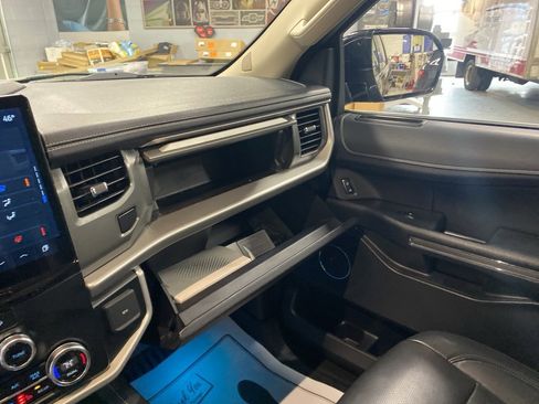 Used 2024 Ford Expedition Max XLT image 36