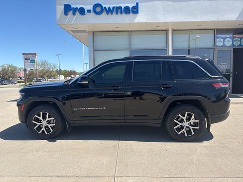 Used 2024 Jeep Grand Cherokee Limited image 8