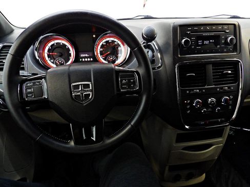 Used 2016 Dodge Grand Caravan SE FWD image 15