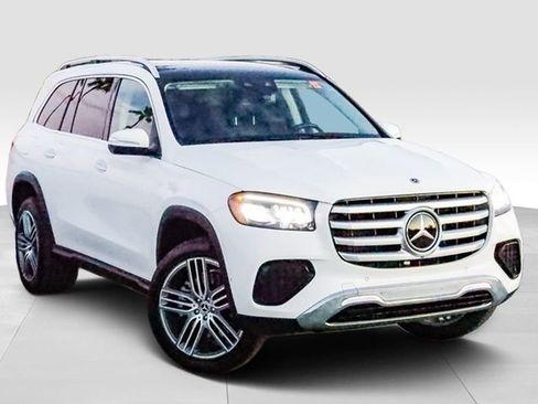 Used 2024 Mercedes-Benz GLS 450 4MATIC image 2