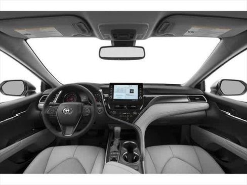 Used 2024 Toyota Camry XSE FWD image 5