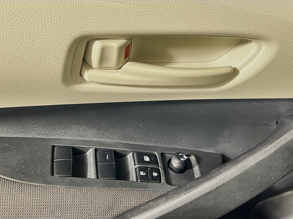 Used 2025 Toyota Corolla LE FWD image 14