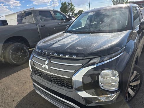 Used 2025 Mitsubishi Outlander SE AWD/4WD image 4