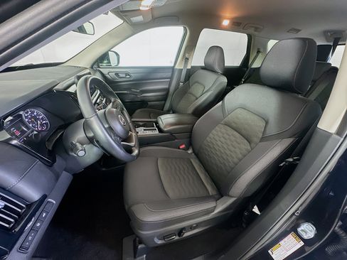 Used 2025 Nissan Pathfinder SV image 13