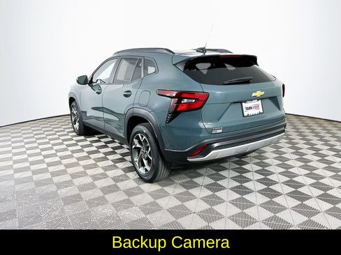 Used 2025 Chevrolet Trax LT FWD image 7