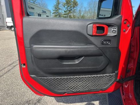Used 2021 Jeep Wrangler Unlimited Sahara w/ Uconnect 4C Nav & Sound Group AWD/4WD image 12
