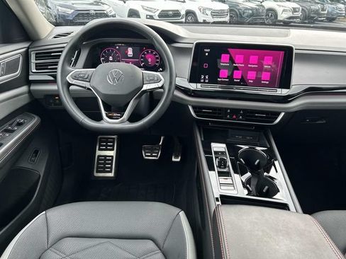 Used 2024 Volkswagen Atlas Peak Edition SE AWD/4WD image 18