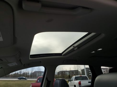 Used 2019 Buick Enclave Essence w/ LPO, Sport Appearance Package image 31