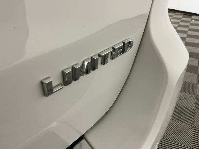 Used 2018 Jeep Grand Cherokee Limited w/ Luxury Group II AWD/4WD image 14