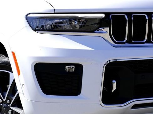 New 2025 Jeep Grand Cherokee Overland w/ Luxury Tech Group IV image 3