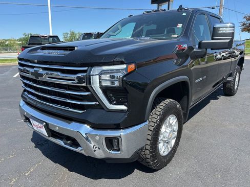 Used 2024 Chevrolet Silverado 2500 LTZ w/ LTZ Convenience Package AWD/4WD image 9
