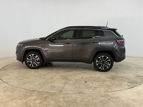 Used 2023 Jeep Compass Limited AWD/4WD image 2