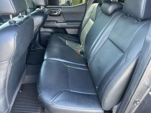 Used 2021 Toyota Tacoma TRD Sport w/ TRD Premium Sport Package RWD image 12