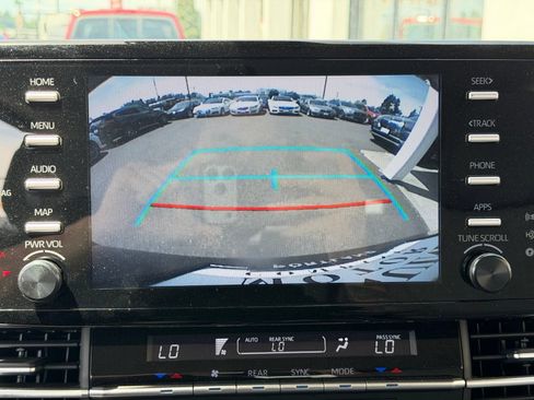 Used 2023 Toyota Sienna LE FWD image 9
