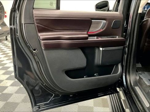 Used 2025 Ford Expedition Max Platinum w/ Platinum Ultimate Package AWD/4WD image 23