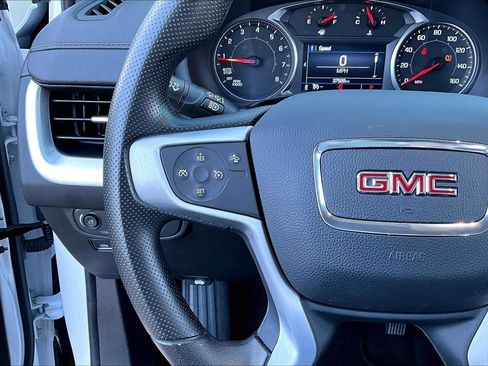 Used 2024 GMC Terrain SLE w/ Elevation Edition FWD image 19