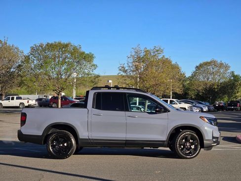 New 2026 Honda Ridgeline Black Edition image 3