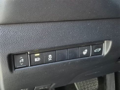 Used 2021 Toyota Venza XLE w/ Softex Package AWD/4WD image 12