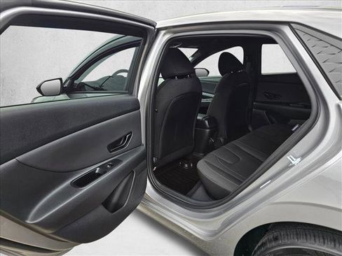 Used 2025 Hyundai Elantra Sport FWD image 14