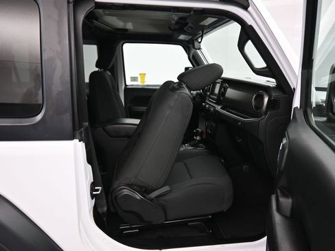 Used 2020 Jeep Wrangler Sport image 33