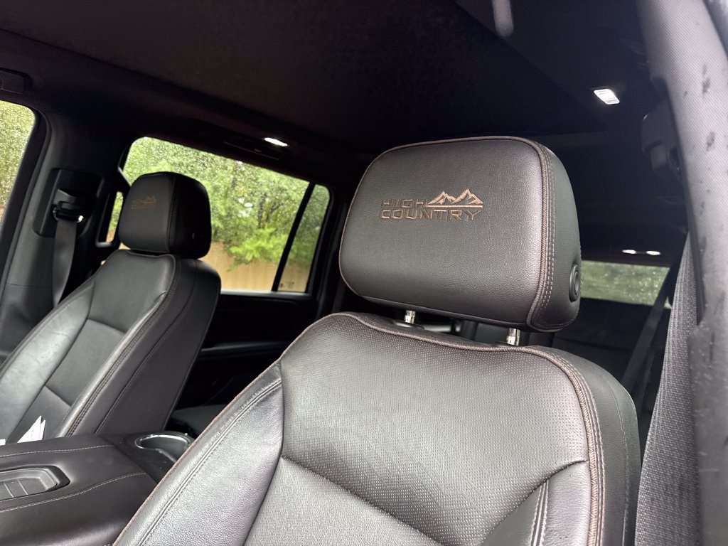 Used 2021 Chevrolet Suburban High Country w/ Premium Package 2 AWD/4WD image 12