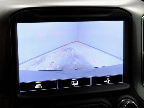 Used 2021 Chevrolet Silverado 1500 LT image 2