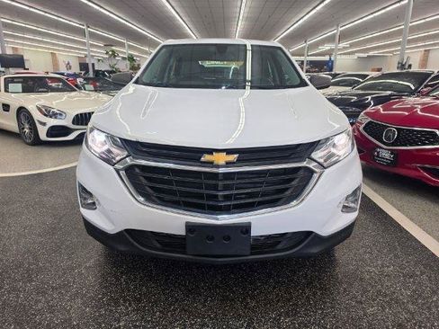 Used 2018 Chevrolet Equinox LS FWD image 2