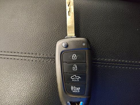 Used 2022 Hyundai Santa Cruz SE image 32