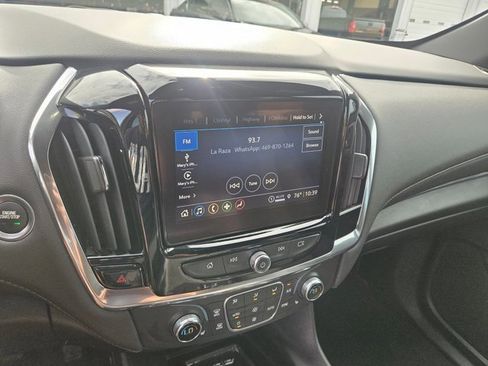 Used 2023 Chevrolet Traverse LT image 19