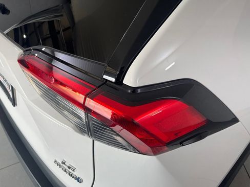 Used 2022 Toyota RAV4 LE AWD/4WD image 46