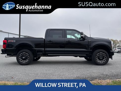 Used 2025 Ford F250 Platinum w/ FX4 Off-Road Package image 12