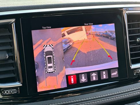 Used 2022 Chrysler Pacifica Limited w/ Uconnect Theater Family Group image 16