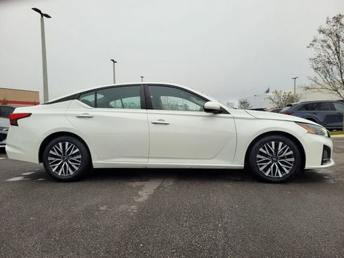 Used 2023 Nissan Altima 2.5 SV image 14