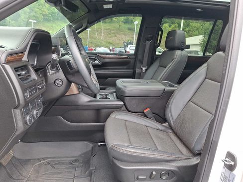 Used 2024 Chevrolet Suburban High Country w/ Premium Package AWD/4WD image 14