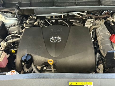 Used 2022 Toyota Highlander XLE image 36
