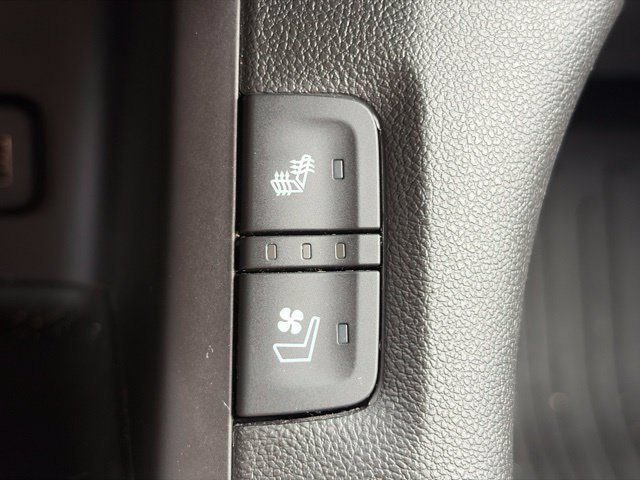 Used 2017 GMC Acadia Denali w/ Technology Package FWD image 19