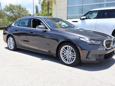 Used 2025 BMW 530i RWD image 12