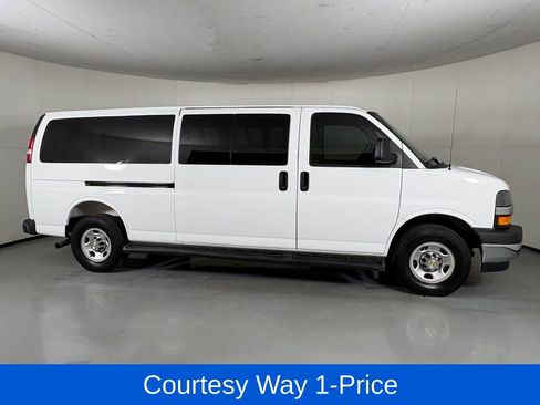 Used 2025 Chevrolet Express 3500 LT w/ LT Preferred Equipment Group RWD image 12