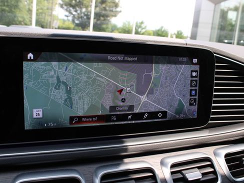 Used 2023 Mercedes-Benz GLS 580 4MATIC image 24
