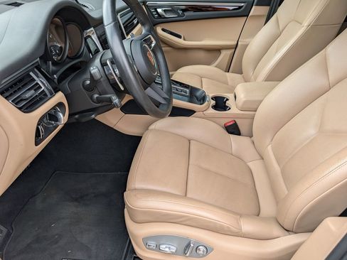 Certified 2022 Porsche Macan image 26