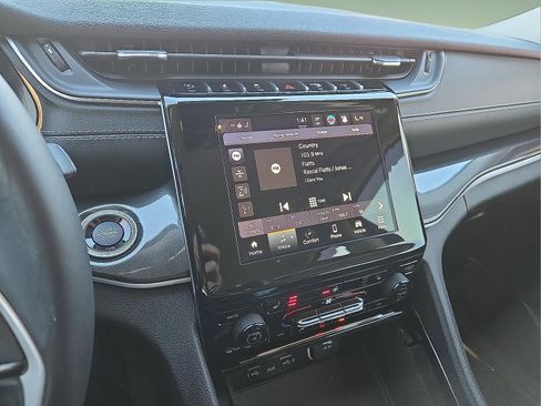 Used 2022 Jeep Grand Cherokee L Laredo w/ Luxury Tech Group I image 17