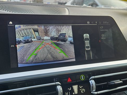 Used 2021 BMW 330i xDrive 330i xDrive w/ Premium Package image 9